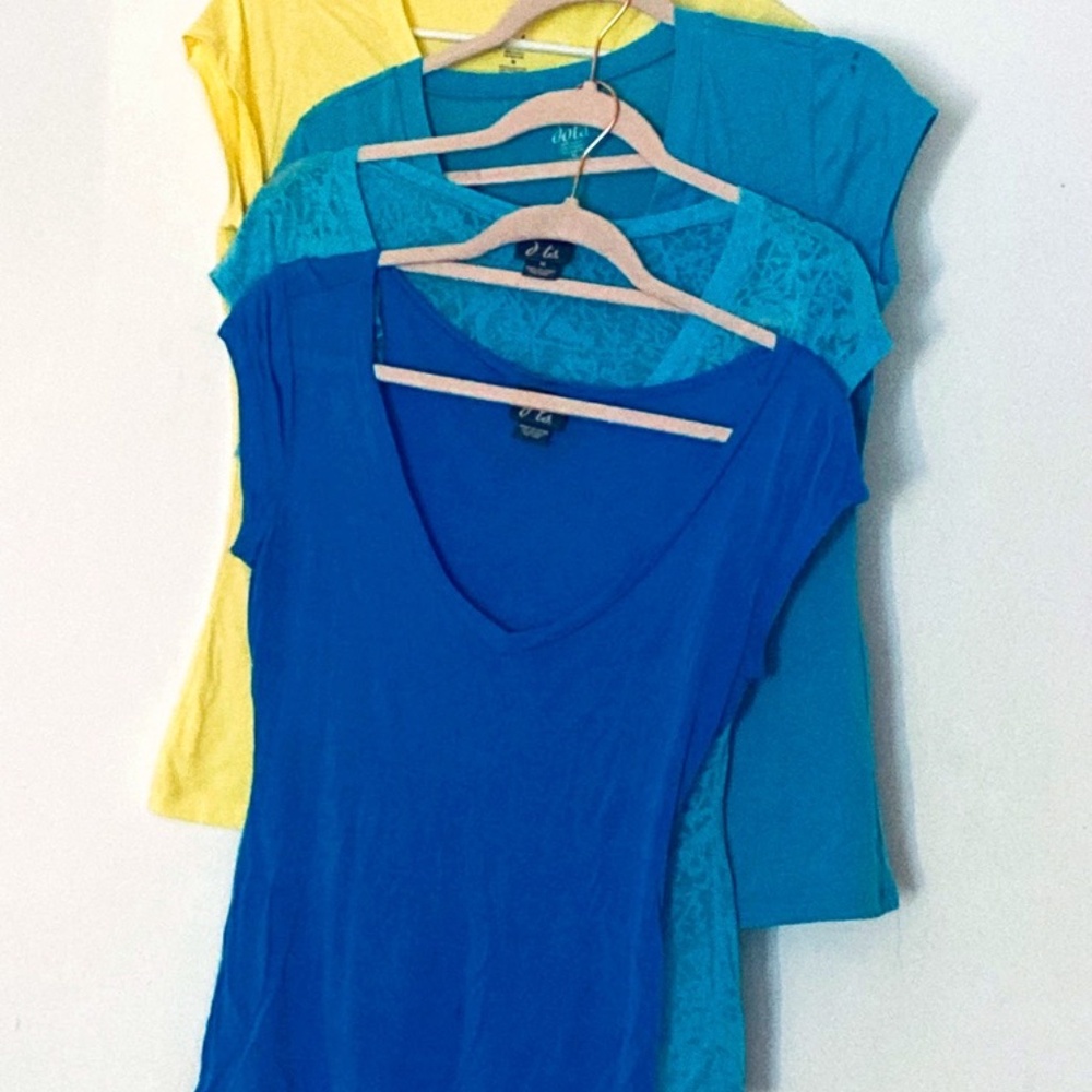 Short sleeve T-shirts 4 pc BUNDLE Dots sz Medium